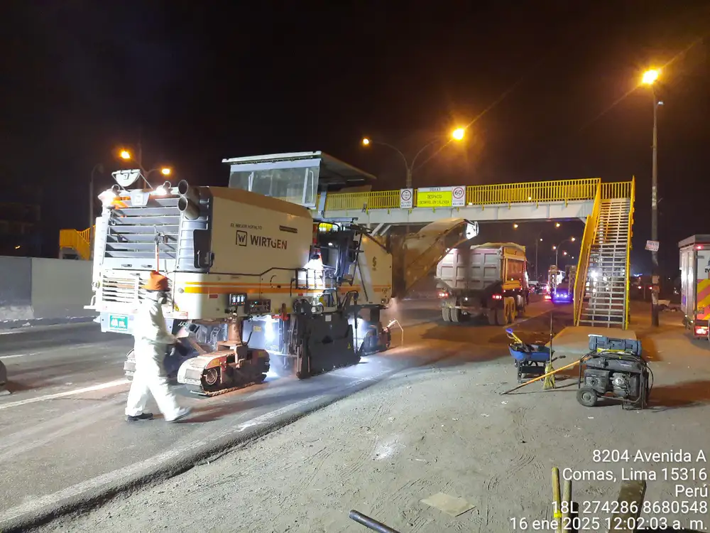 Fresagem de Pavimento Asfáltico na Panamericana Sul, Lima, Peru